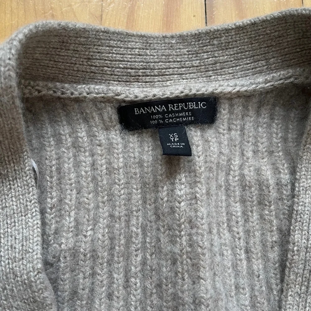 Banana Republic 100% Cashmere Ribbed Cardigan Sweater Grey Beige Womens XS - Picture 2 of 10